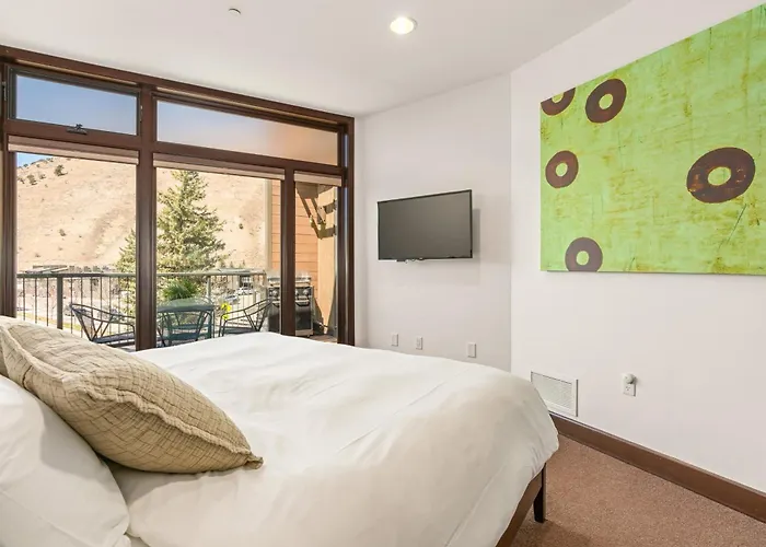 Pearl At #203 Jackson